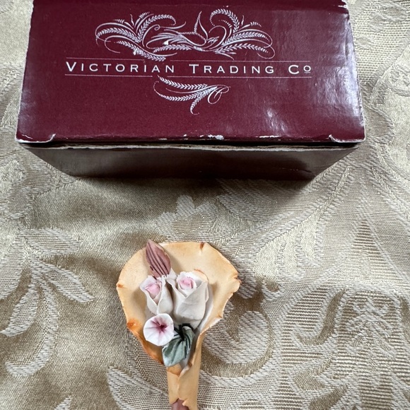 Vintage Victorian Trading Co. Ceramic Floral Bouquet – Capodimonte Style - Picture 2 of 5